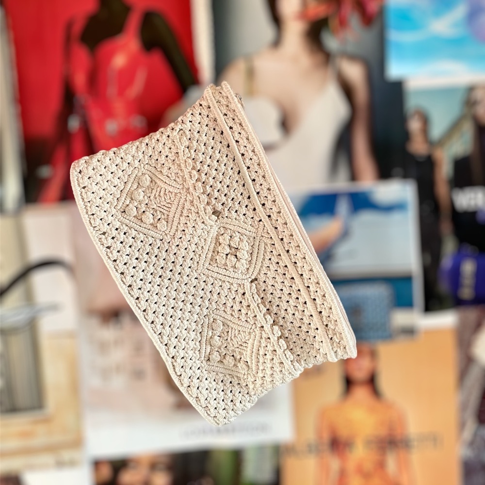 CROCHET CLUTCH WRISTLET